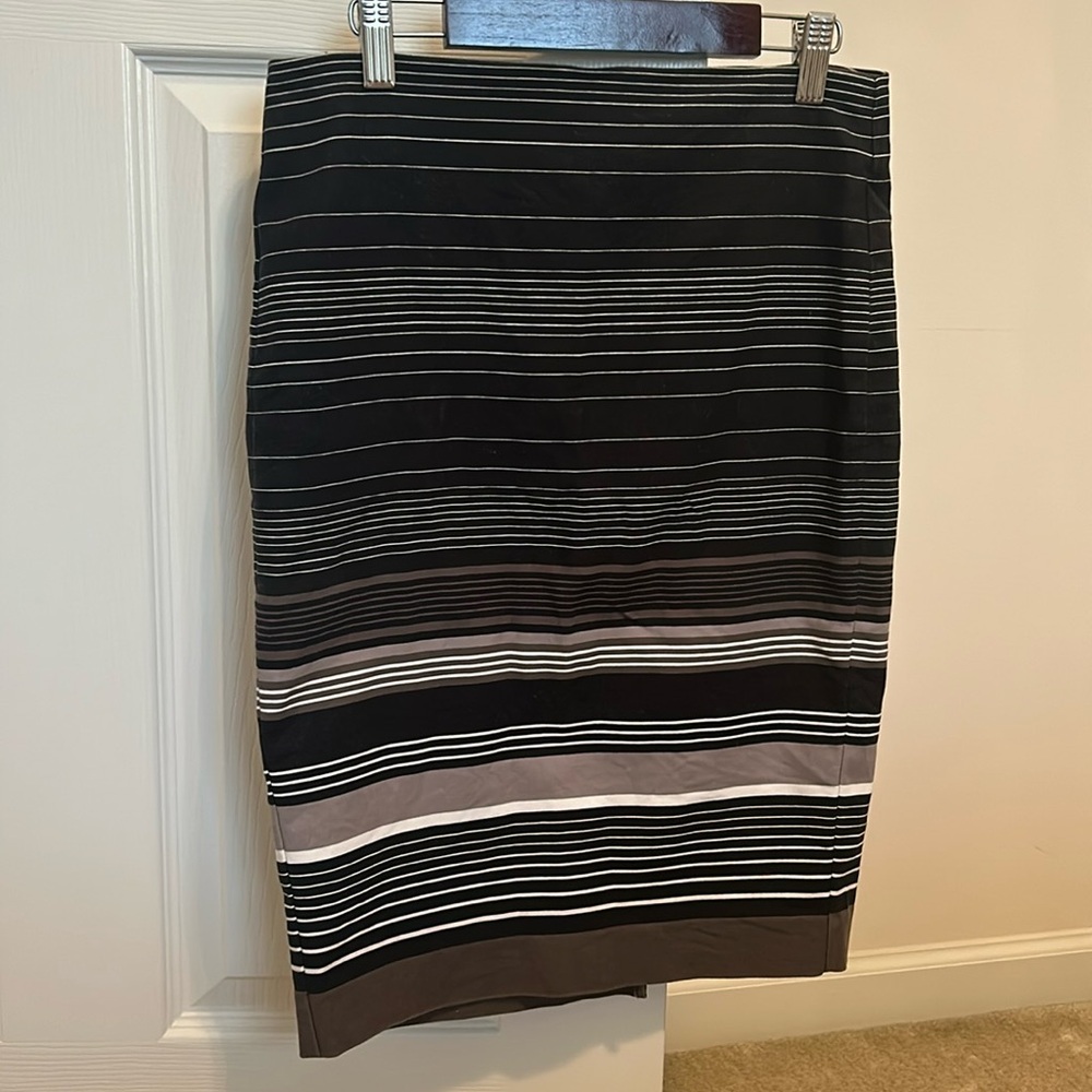 BANANA REPUBLIC black, white and gray striped pencil skirt,  horizontal size 2